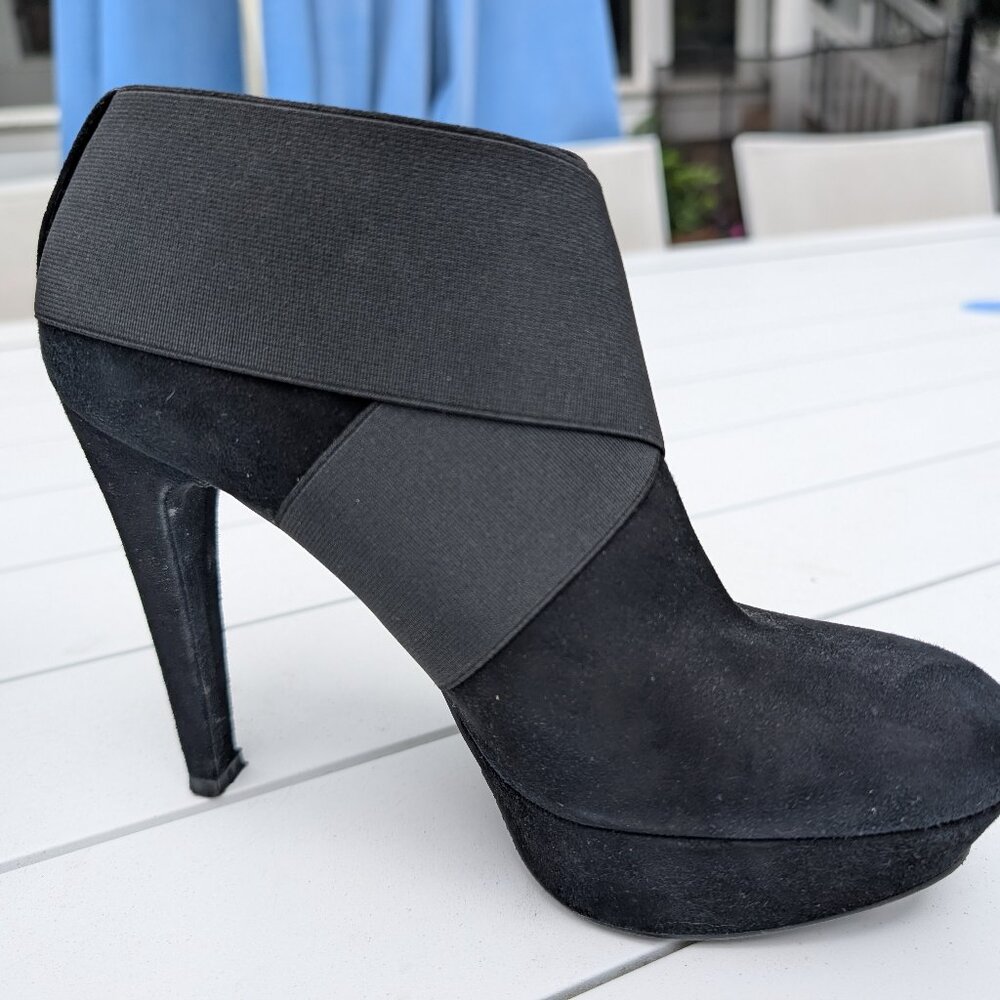 Stuart Weitzman Size 5.5 heels